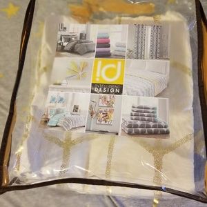 Nwt white and gold twin comforter duvet cover.